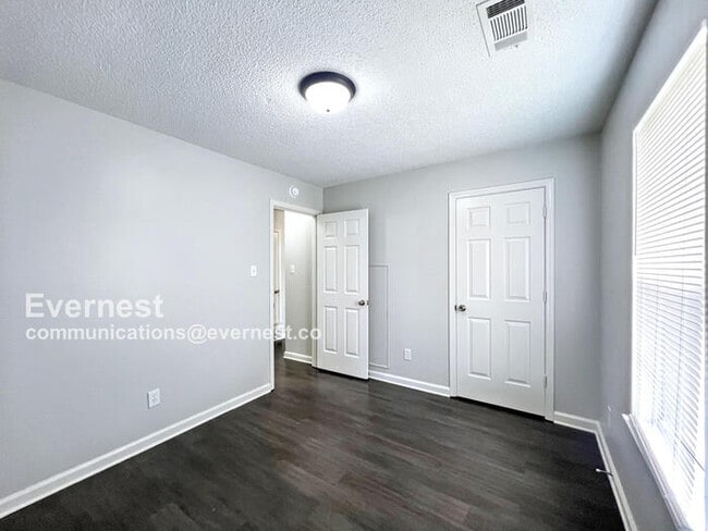 Building Photo - 6922 Gallop Dr