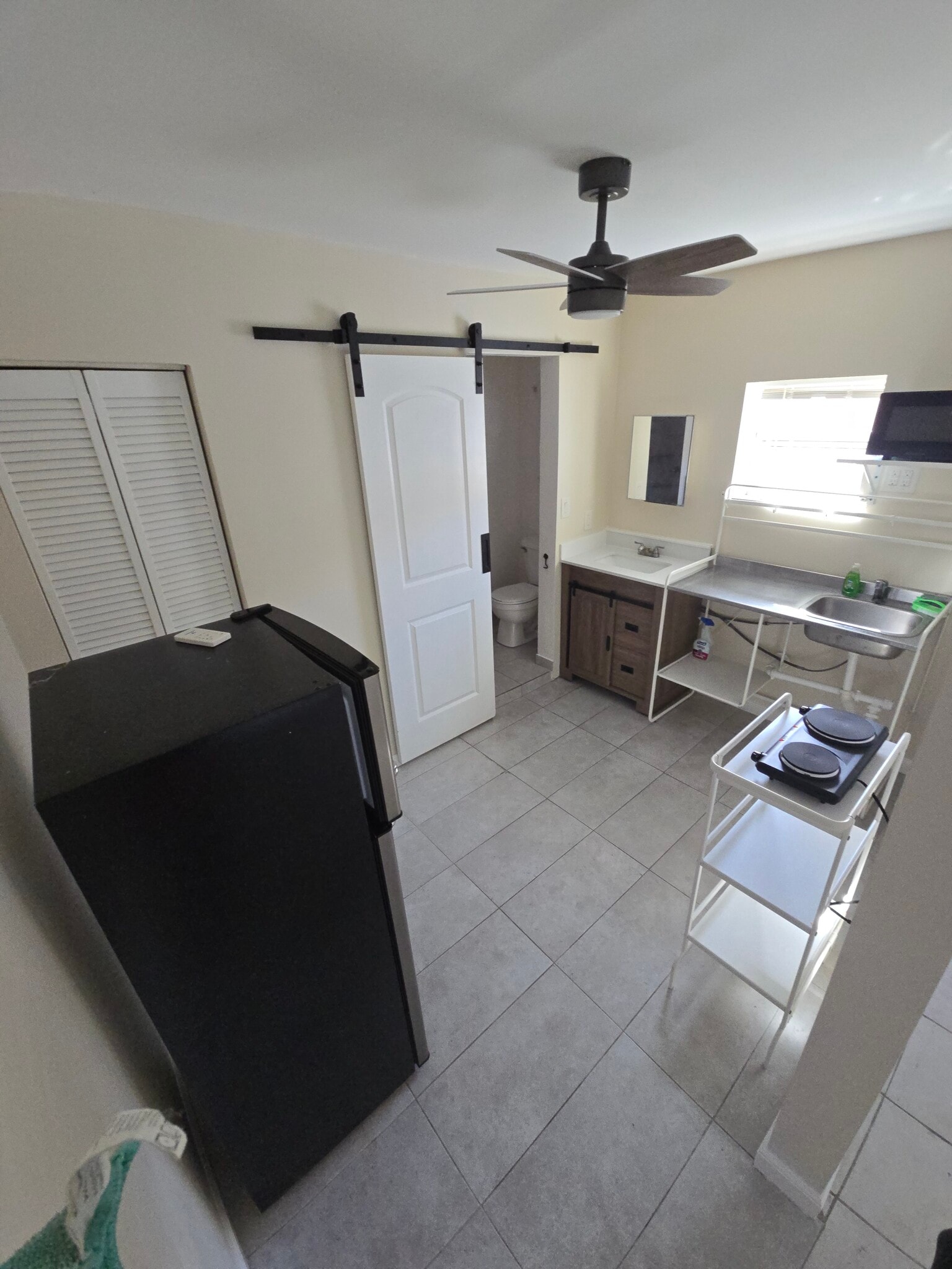 Building Photo - 3180 SW 6th St