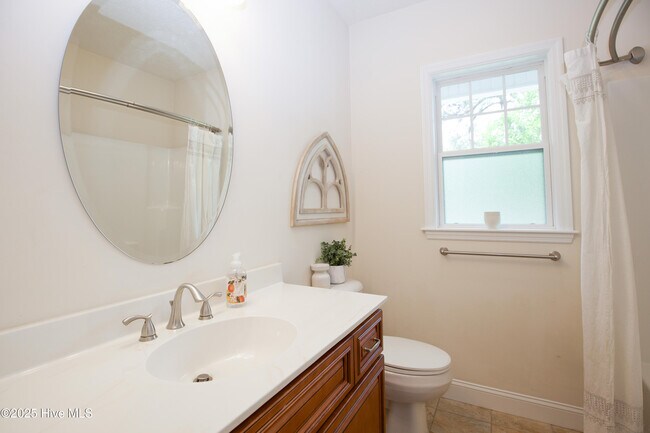 Building Photo - 5 Kemper Woods Ct