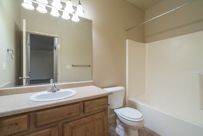Building Photo - Spacious 2 Bedroom Hurricane Townhome Near...