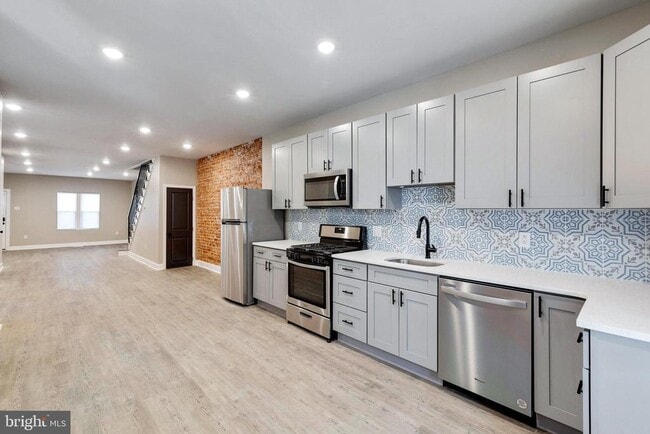 Building Photo - 6205 Elmwood Ave