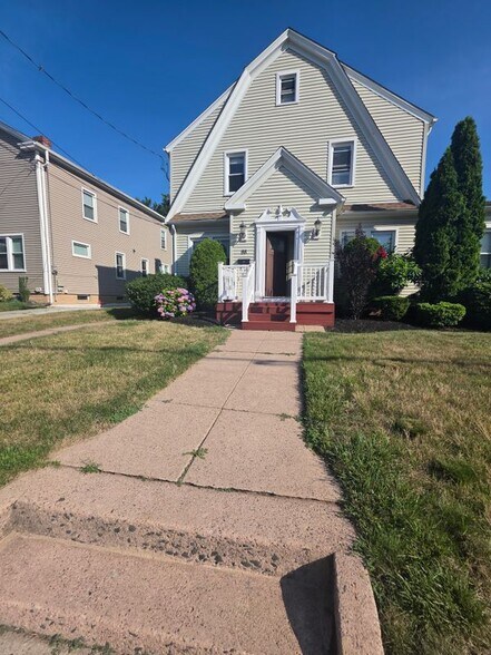 Building Photo - 88 E Brown St