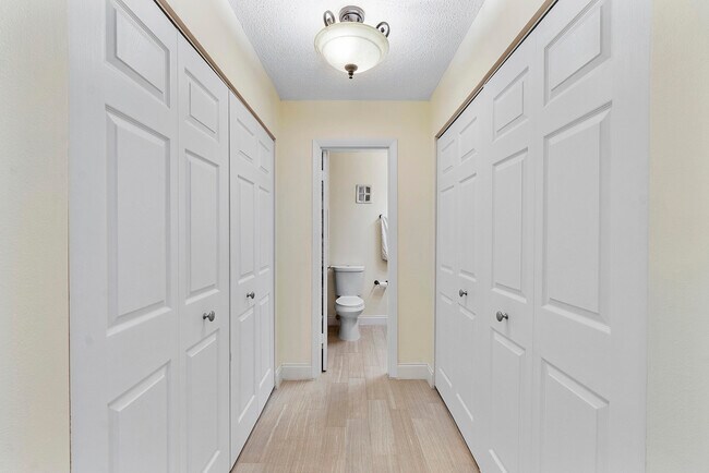 Building Photo - 250 S Ocean Blvd