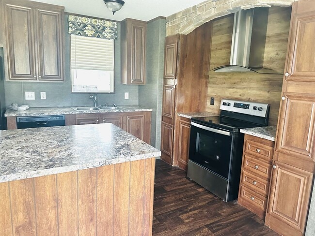 Building Photo - 207 Juniper Rd