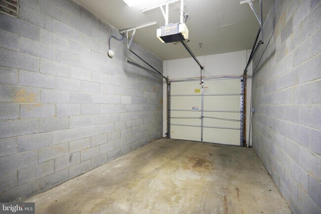 Building Photo - 300 King Farm Blvd