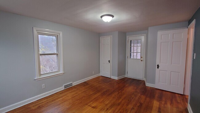 Building Photo - 11056 Wayburn St
