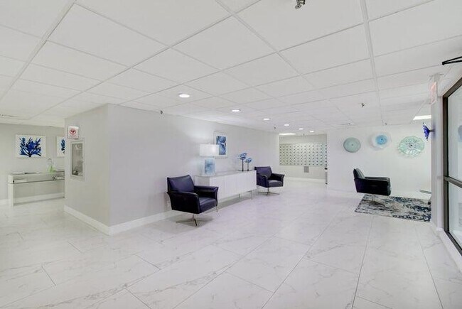 Building Photo - 3221 S Ocean Blvd