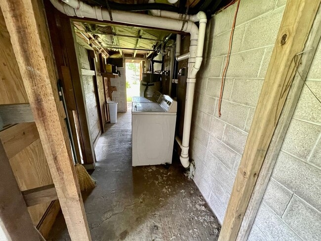 Building Photo - 800 Grigsby Ave