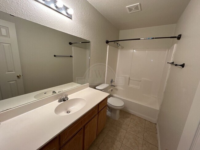 Building Photo - 1505 Dugger Cir