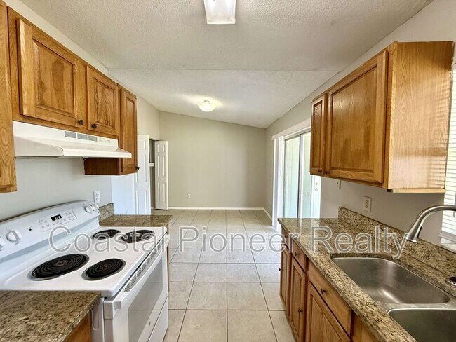 Building Photo - 1242 Coolmont Dr