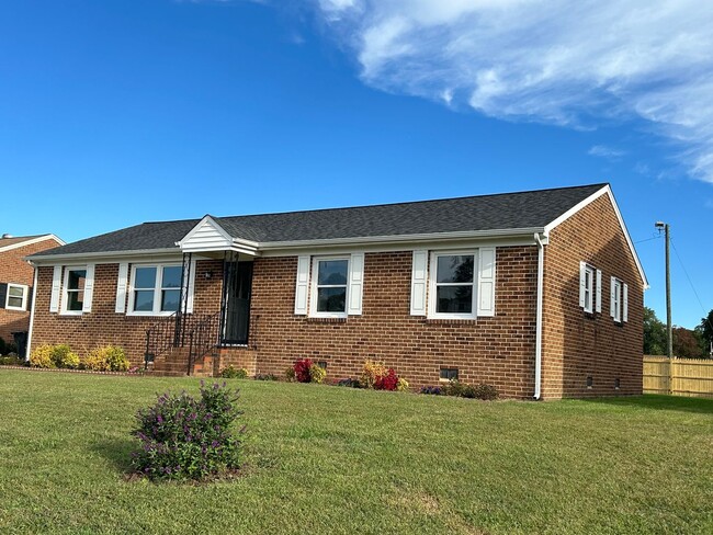 Primary Photo - All Brick Rancher in Covington Acres - Col...