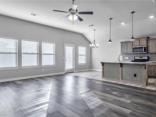 Building Photo - 806 Barbaroot Dr