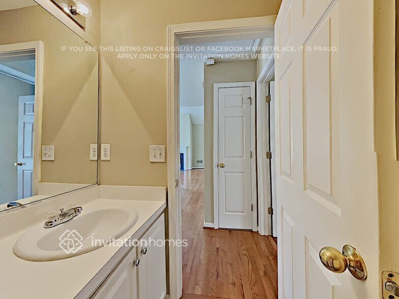 Building Photo - 5750 Newnan Cir