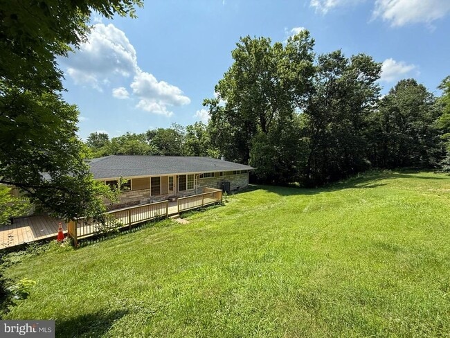 Building Photo - 7697 Hedgesville Rd