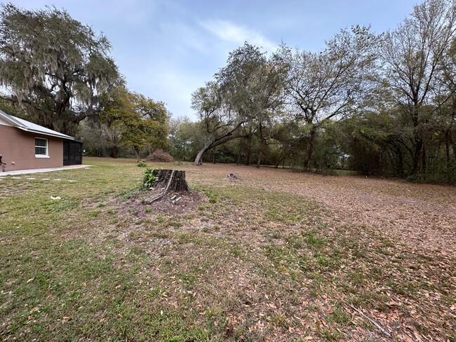 Building Photo - Charming 2/2 Home W/ 1 Car Garage on Almos...