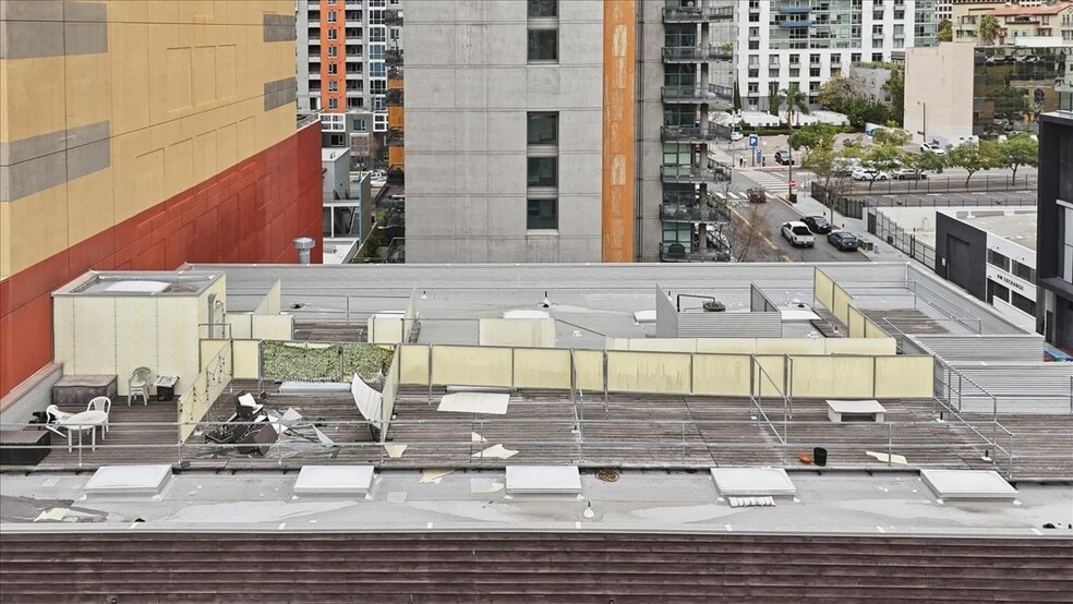 Building Photo - 350 W Ash St