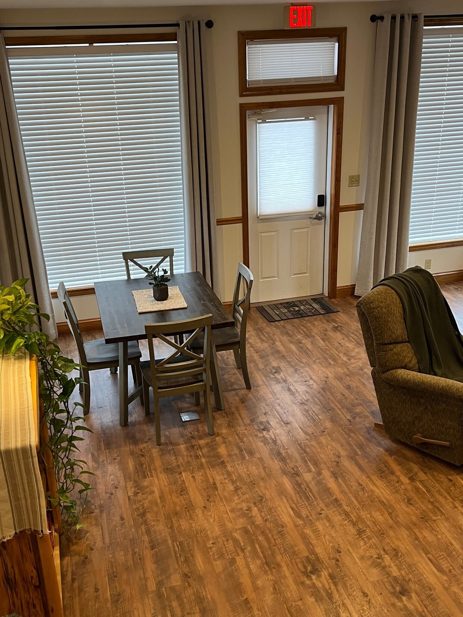 Building Photo - 456 Main St