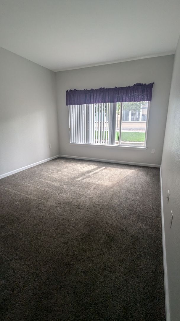 Building Photo - SUPER NICE 2-BDRM, 2-BATH MAIN LEVEL CONDO...