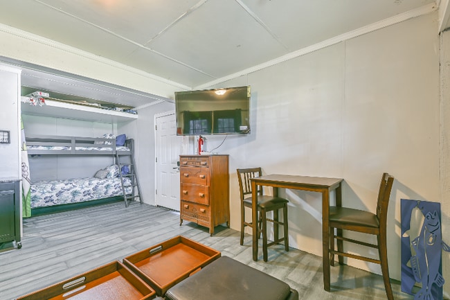 Building Photo - 3919 San Jacinto Dr