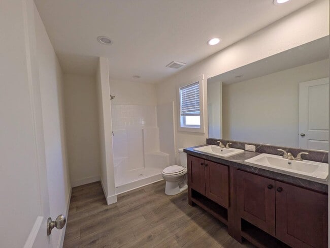 Building Photo - 6656 Pentz Rd