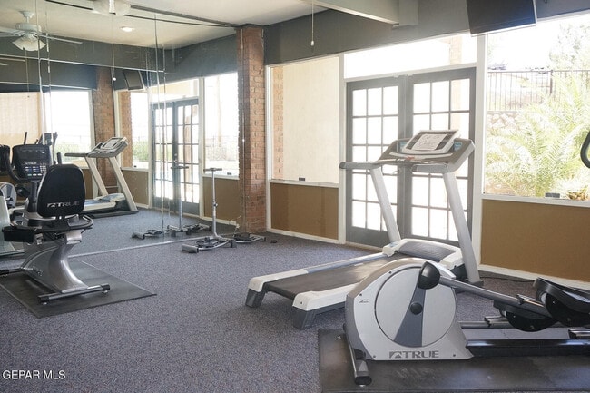 Building Photo - 4433 N Stanton St