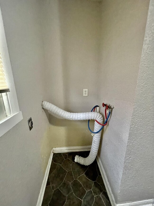 Building Photo - 7317 Agnes Ave