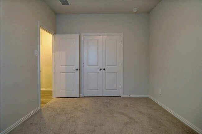 Building Photo - 4104 Zoe Ln