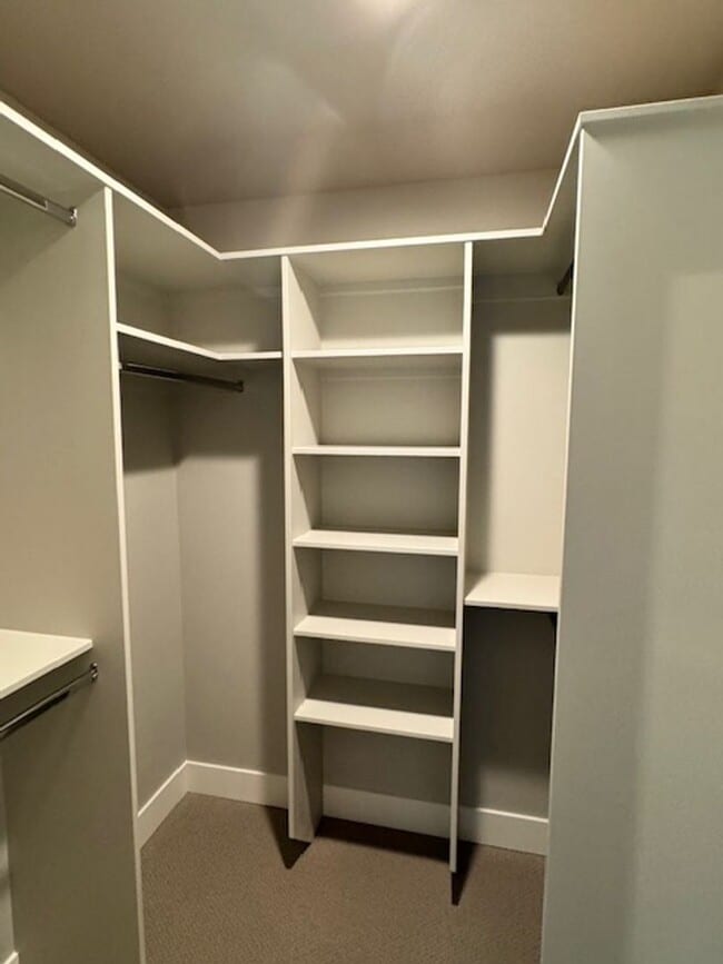 Building Photo - BEAUTIFUL CUSTOM - BUILT SINGLE LEVEL HOME...