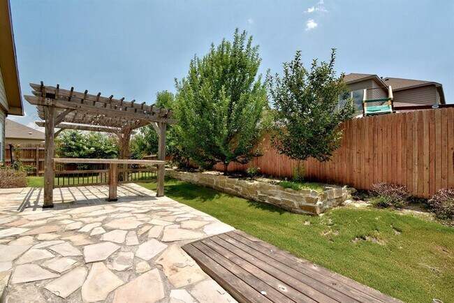 Building Photo - 421 Pentire Way