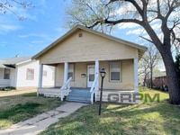 Building Photo - 2 bedroom with detached garage