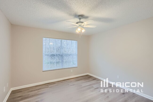 Building Photo - 832 Garden Glen Loop