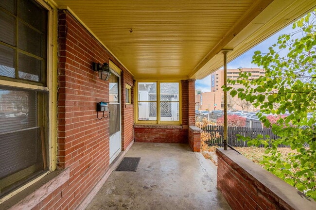 Building Photo - Cute Denver bungalow for rent