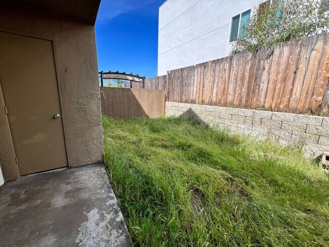 Building Photo - Beautiful Condo For Rent Near in Linda Vista