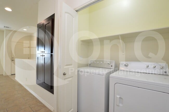 Building Photo - 854 S San Marcos Dr