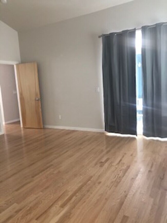 Building Photo - Lovely and Light Open Concept Louisville Home for Lease!