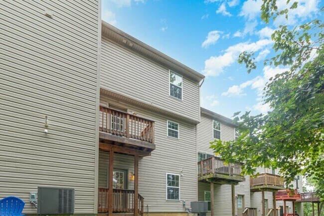 Building Photo - 39 Crooked Dr