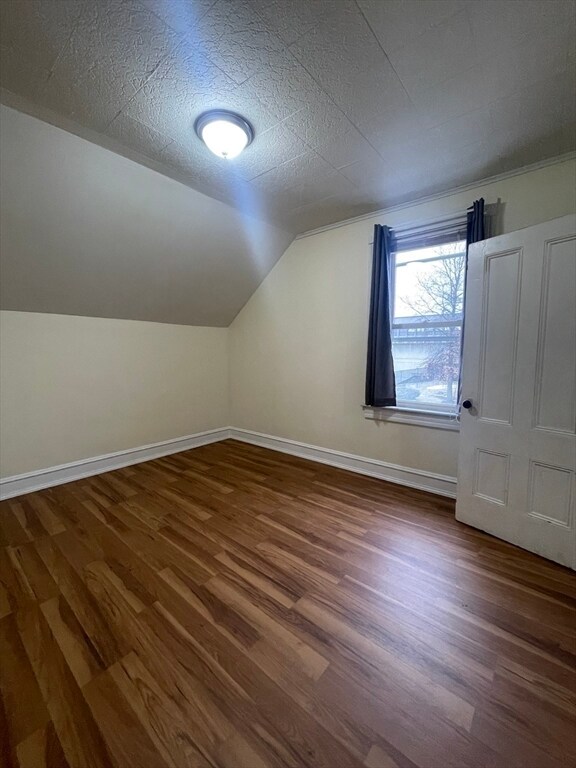 Building Photo - 709 Maple St