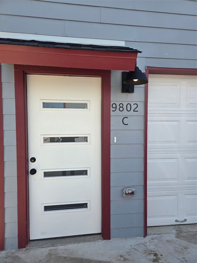 Building Photo - 9806 Fillmore St