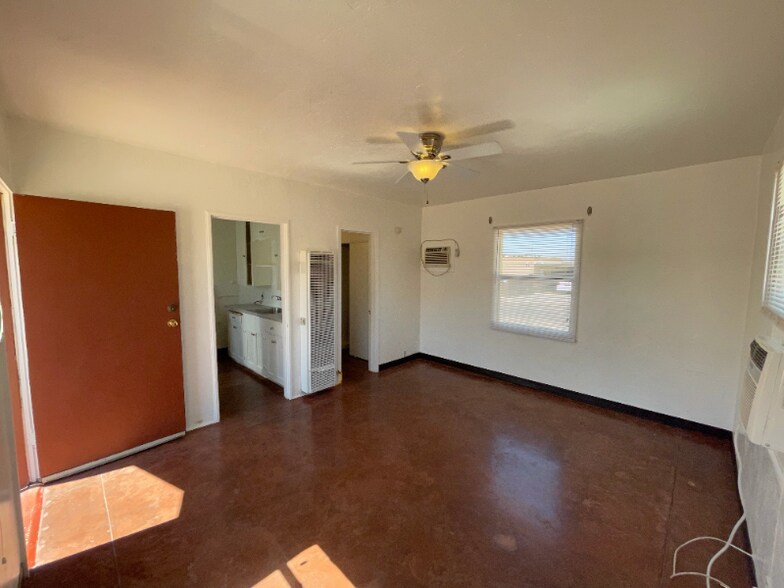 Building Photo - 1103 E Adams St