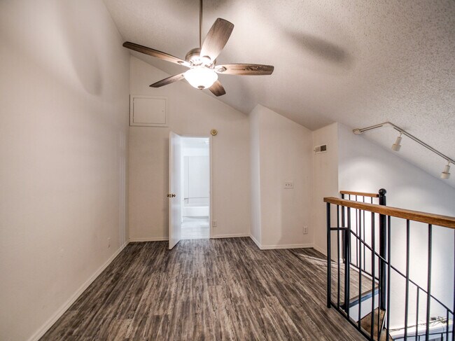 Building Photo - 11130 Stratford Dr