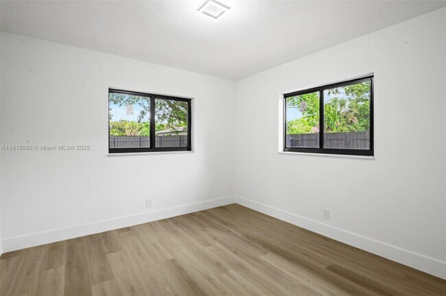 Building Photo - 679 SW 17th Ct