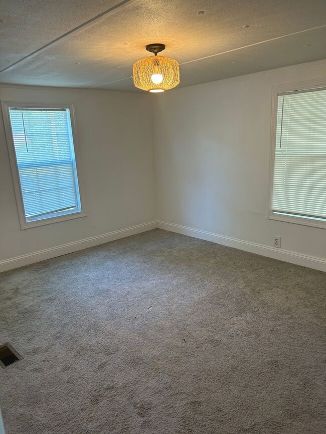 Building Photo - Greenville, 3BD/2.BA, 1536