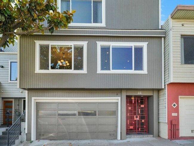 Building Photo - COMING SOON! Single Family Home in Sunny Bernal Heights - 4 br/3 ba - 2 Car Parking - Great Views...