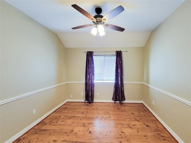 Building Photo - 3218 Vanity Dr