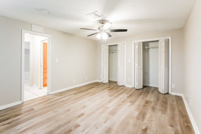 Building Photo - 5201 N Andrews Ave