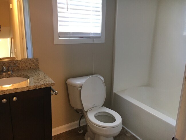 Building Photo - Perfect 3 Bedroom, 2 Bath Home For Rent accepting vouchers