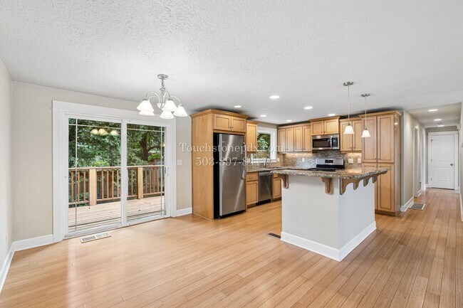 Building Photo - Inviting West Linn 4 Bed Home with Wood Fireplace, Deck, and 2-Car Garage