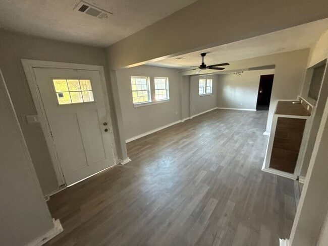 Building Photo - 110 Pine Lawn Pl