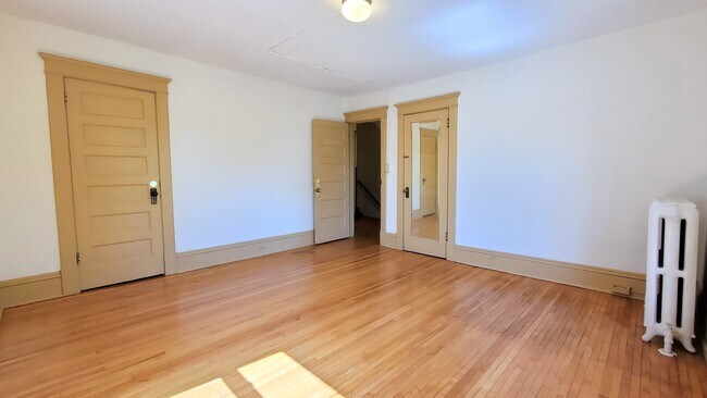 Building Photo - 2204 Emerson Ave S