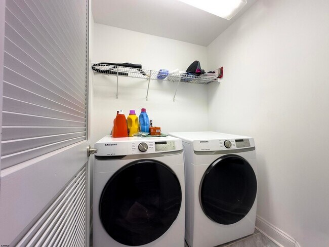 Building Photo - 9416 Amherst Ave